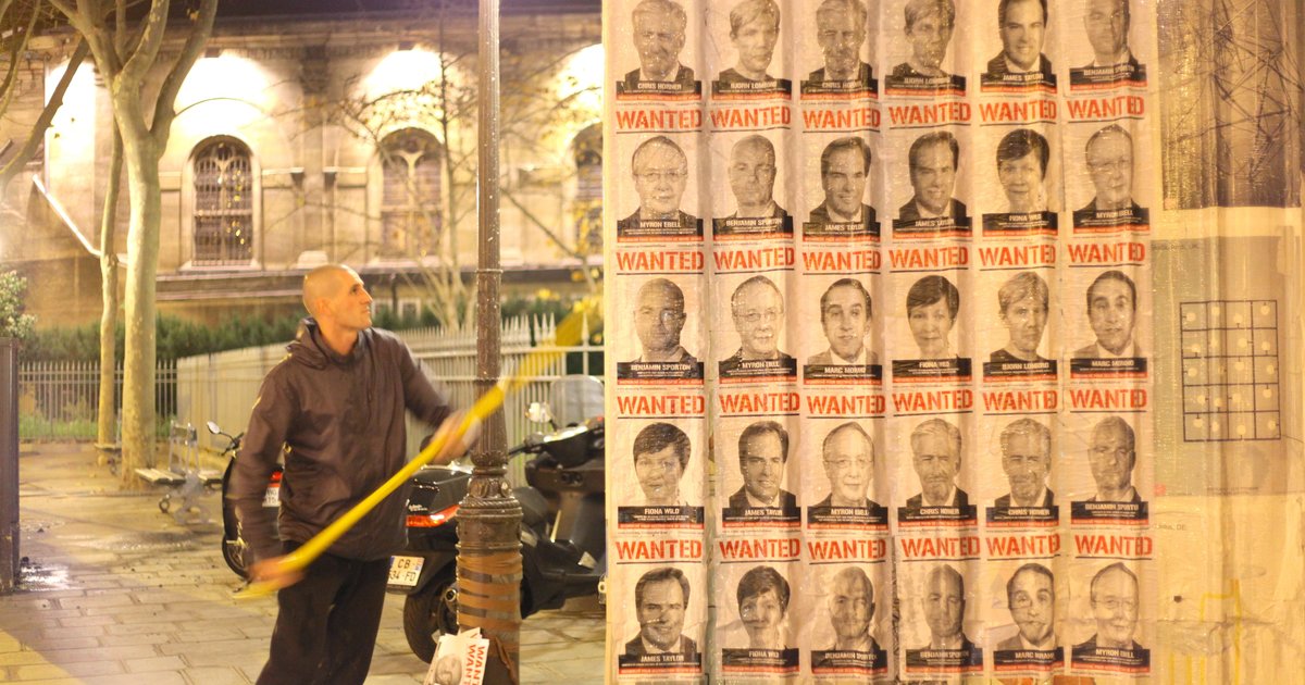 Paris plastered with wanted posters for "climate criminals" huff.to/1NGbpdN
