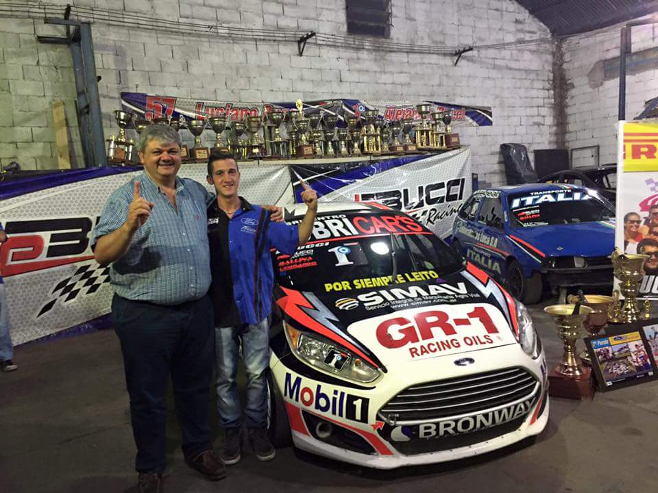 Festejando el campeonato obtenido por <a href="/LucianoBucci/">Luciano Bucci</a> categoría turismo santafesino 1800. Felicidades !