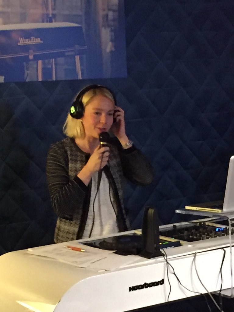 WOJCBIA's tweet photo. Hey Ms. DJ !!! Best Hotel Manager ever !!! @AloftBrussels @InstaNoort 🎤🎙🎶🙉 https://t.co/4fLqIEbioz