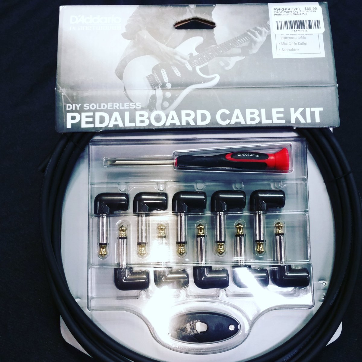 GeorgesMusicOL's tweet photo. Stocking stuffer of the day! @DaddarioandCo DIY solder less cable kit! Great for any guitar player. #cablekit https://t.co/VlNIrBpu4A