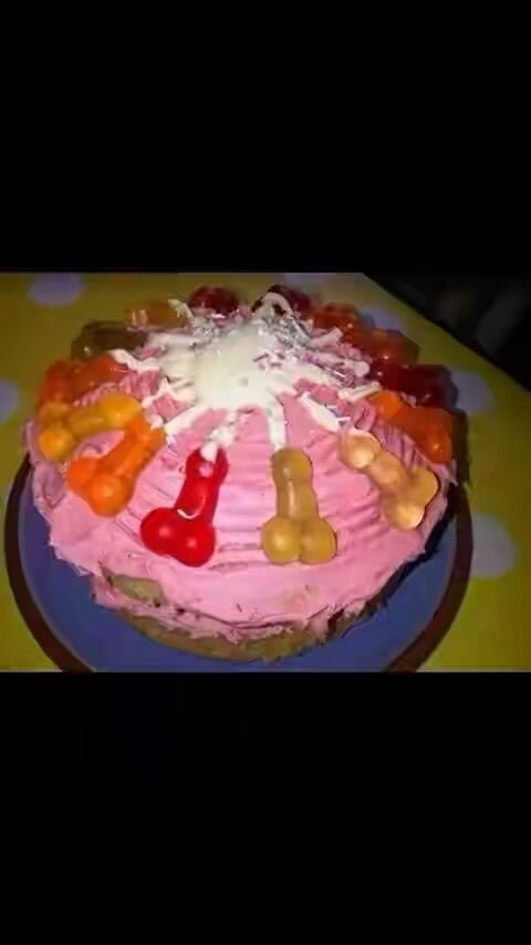 melody130991's tweet photo. La torta de cumple para #Aoba #Kuroko #Piko y tantos #ukes  jajajaja #yaoi #fujoshi #fundashi #crazyyaoi #801Love https://t.co/foEWth9Wvo