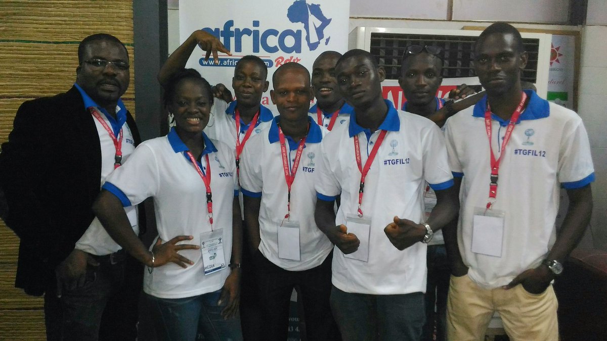 FoireDeLome's tweet photo. L'équipe choc#TGFIL12 @rofeldo @SyCombey @lawskayi @EuphrasieYEME @aguimalic @Djosena @Dzawaada @RolandEli https://t.co/vWMAQAnvyd
