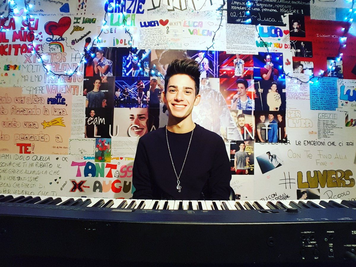 itslucavalenti's tweet image. |#hallelujahcover| Domani metterò la mia prima #minicover su @twitter! #excited  

Ps. Amo lo sfondo. Grazie #Luvers