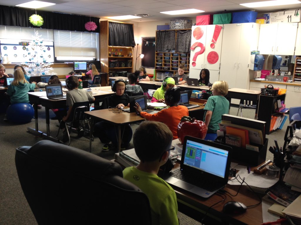 heardinthird's tweet photo. We are doing the hour of code in Science! #HourOfCode @WFPSchools https://t.co/2rFYAGozQ2