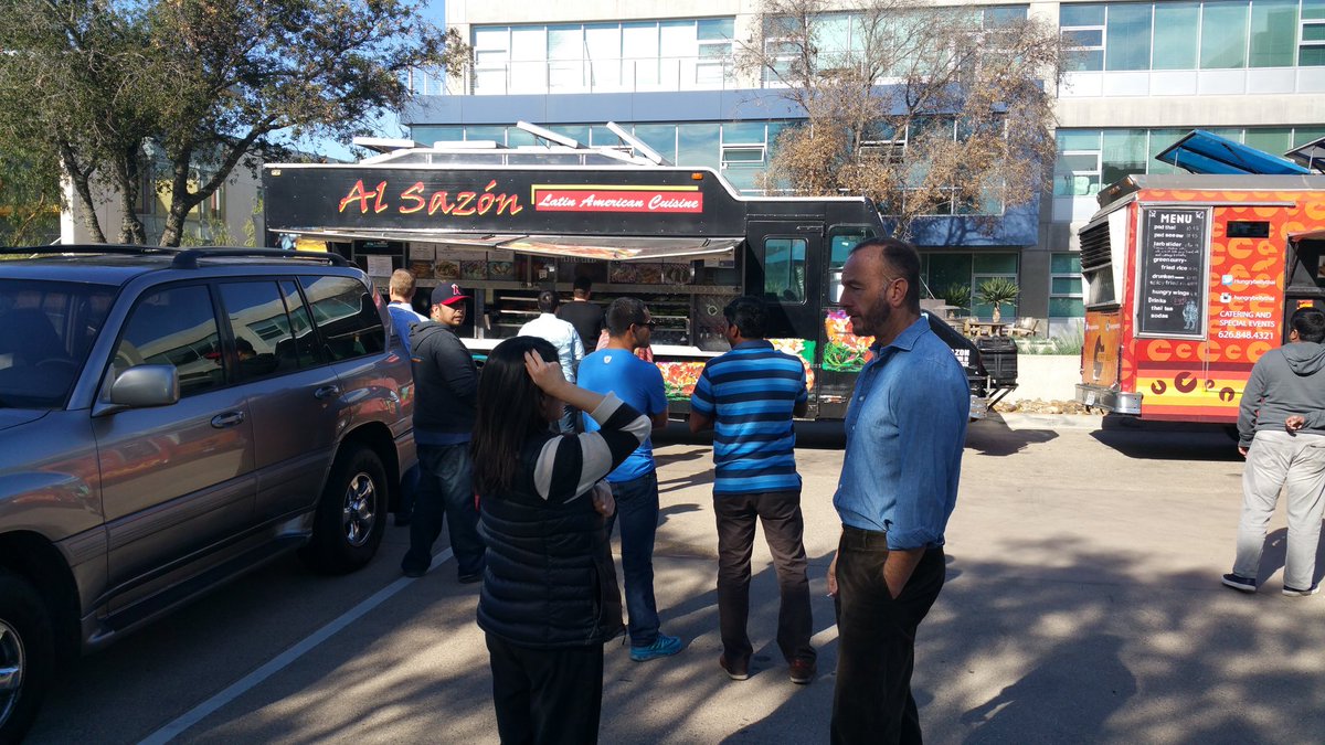 #Pupusas are Flying! <a href="/alsazon_truck/">Al Sazon</a> <a href="/Beachbody/">Beachbody</a> <a href="/_Lantana_/">Lantana Santa Monica</a> South <a href="/SantaMonicaNow/">Santa Monica Now</a> til 3pm