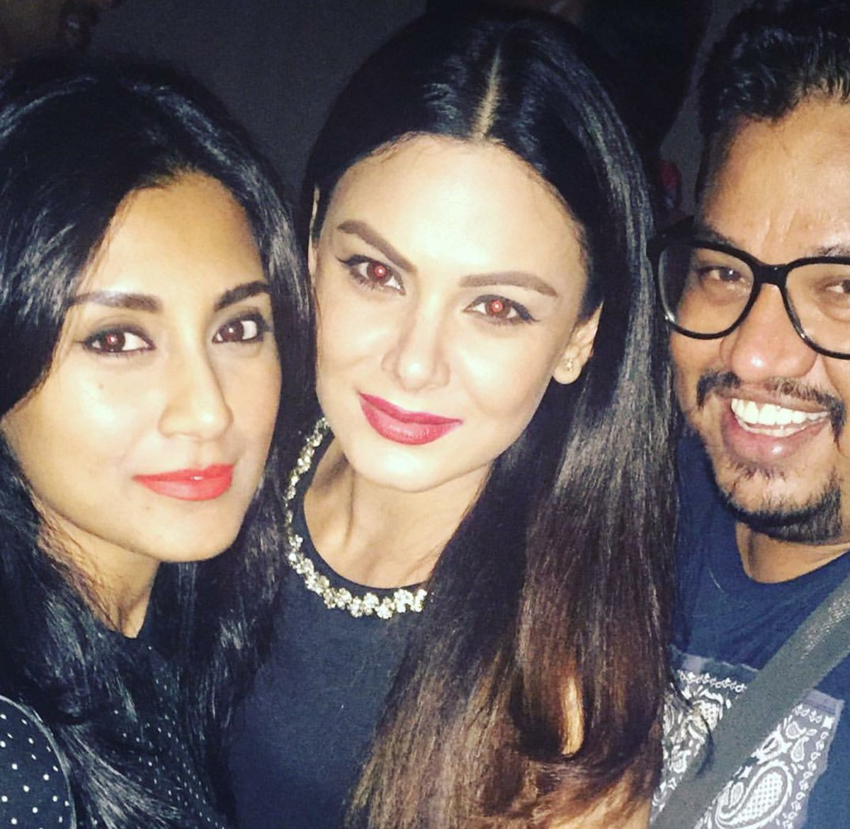 ShamitaSFanclub's tweet photo. #RimiSen Having A Good Time With #AnchalKumar And Rest Friend
RT If U Like These Pics
@SubhamitraSen
#TeamRimi https://t.co/vgeD2Uay1r