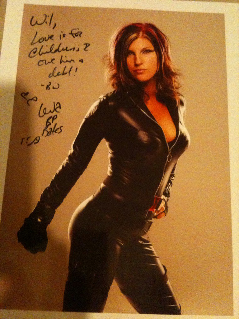 WilThomas89's tweet photo. @wrestlingleva My Fav Signature! "Oh.Is this Love, Agent Romanoff?" Meeting the Queen of cosplay awesome! #FavFemale https://t.co/ujNsUSLPHw