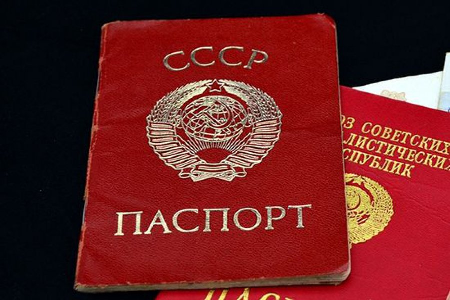 ZavtraRu's tweet photo. Советские паспорта могут стать легитимными. 
Законопроект внесен в Госдуму
https://t.co/8PX3UVH8jI https://t.co/H61ruFxRla