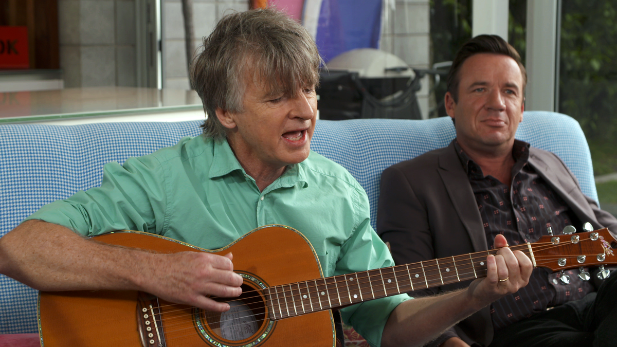 Watch the brand new episode of Late Night Big Breakfast w/ @leighhart70 and guest <a href="/NeilFinn/">neil mullane  finn</a> goo.gl/NHlweR