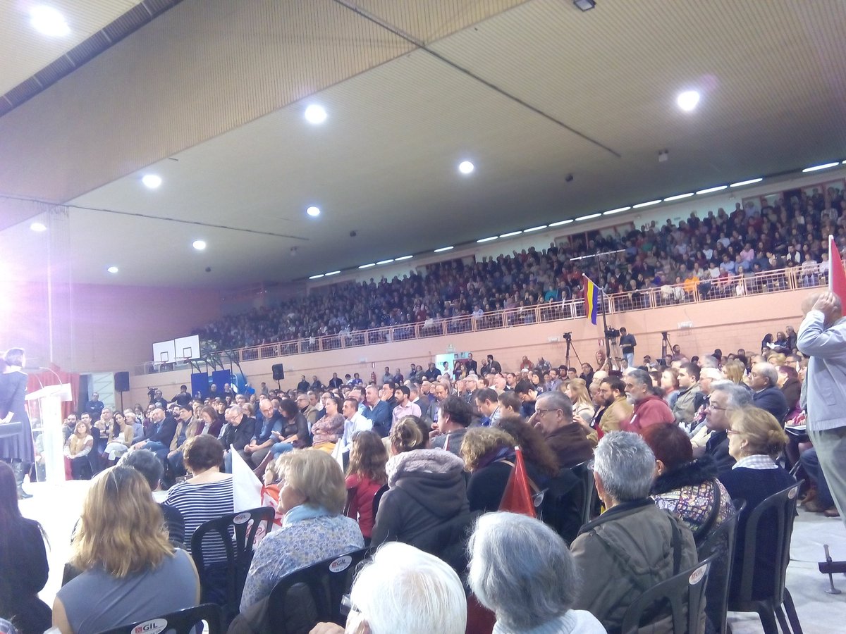 eualacant's tweet photo. Mientras los #proOtan se lamen el... En el #7DElDebateDecisivo @agarzon pisa las calles #FaltaGarzon #YoMeSumoUP https://t.co/2mRDUjwyKx