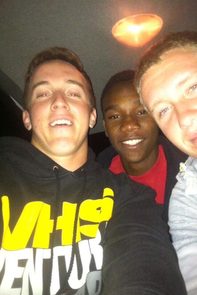 DeDaw3hunna's tweet photo. LOL @Crawdaddy_214 #BUDDED https://t.co/4IeuaXCpDg