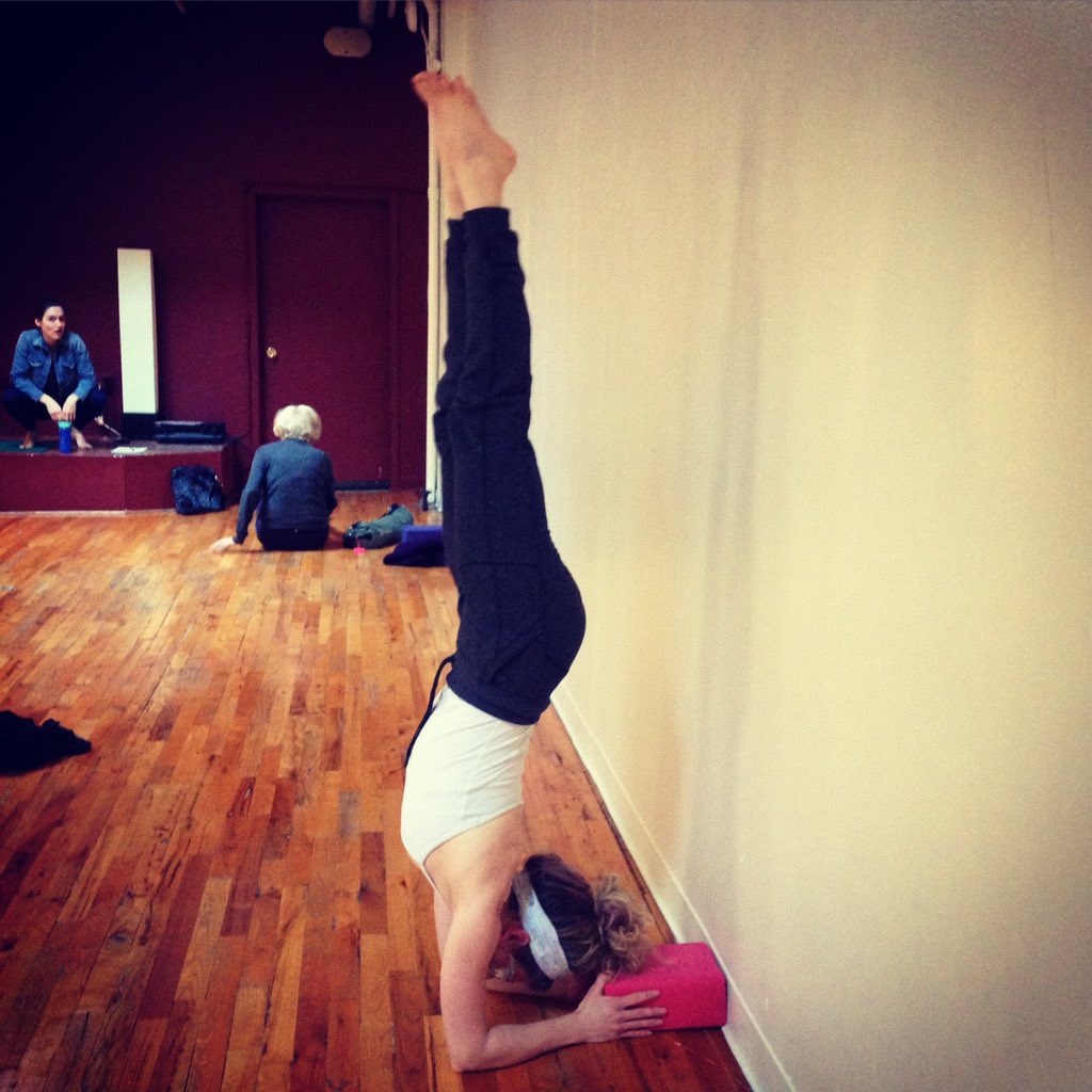 Inner_Spinner's tweet photo. My "special occasions leg" kicked to a full inversion for the first time! #practicemakesprogress #pinchamayurasana https://t.co/wVJmk1HNuO