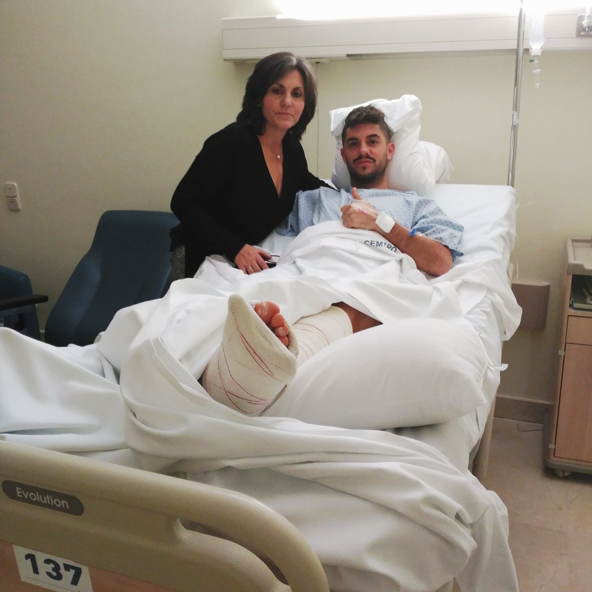 jorge7yepes's tweet photo. La operación salido bien, un día menos ya para estar a tope. Gracias por todos los mensajes de apoyo. Un abrazo!! https://t.co/KBxJJH992t