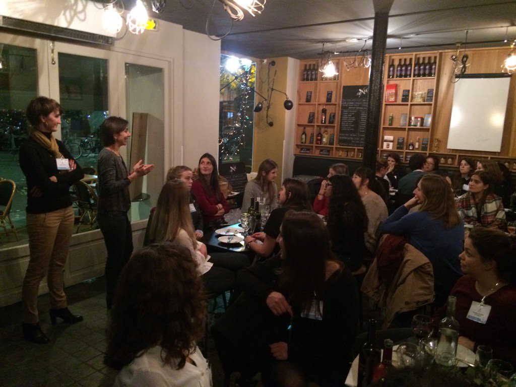 ESSEC_PGC's tweet photo. Dîner d'Intégration de la 31eme promotion de la Chaire Grande Conso https://t.co/emlN6H7HVU