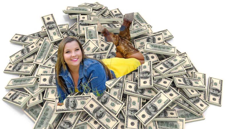 GILL4PREZ's tweet photo. VOTE FOR GILLIAN, SHE'LL MAKE YOU MILLIONS!!!! #leclairemock https://t.co/ibWT6BsfJ7