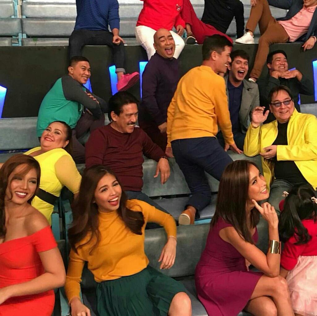 ALDENaticsCEBU's tweet photo. EB Dabarkads photoshoot!! Ang saya!!

#ALDUBPromiseRing https://t.co/IgVHVJPOj6