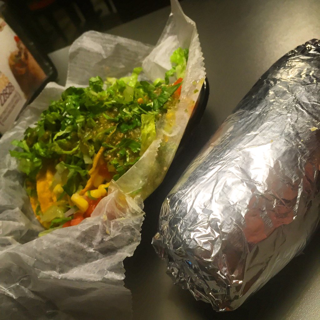 ForbiddenFoodTV's tweet photo. #Postworkout at my favorite joint @Cilantromex โค๏ธ 4 #tacos ๐ฎ 1 #burrito ๐ฏ gone in 5 minutes #cilantromex #vegan https://t.co/XSfXx5FvHu