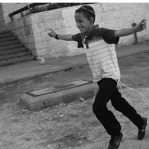 MesamcheLev's tweet photo. Boy who went to school w/torn shoes gets brand new shoes from @Mesamche_Lev, Be part of it: https://t.co/8hX3hD0r28 https://t.co/EQ0Hchn8GI