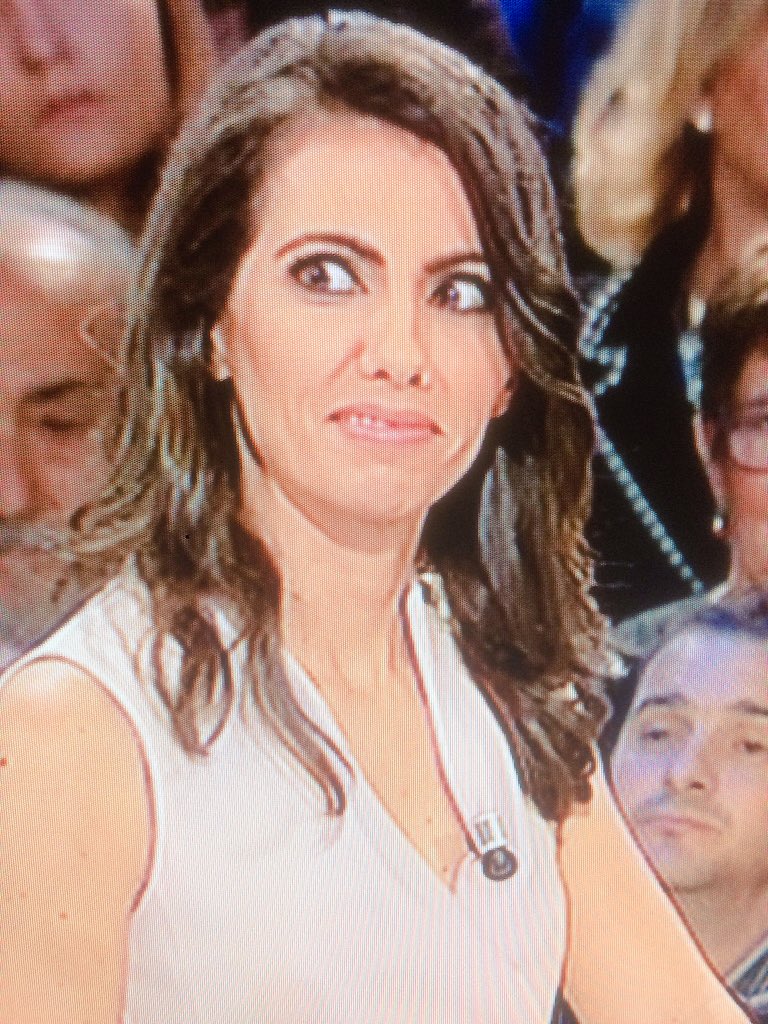 La simpática de <a href="/_anapastor_/">Ana Pastor 🇪🇸</a> mirando a @Sorayapp en el #7DElDebateDecisivo