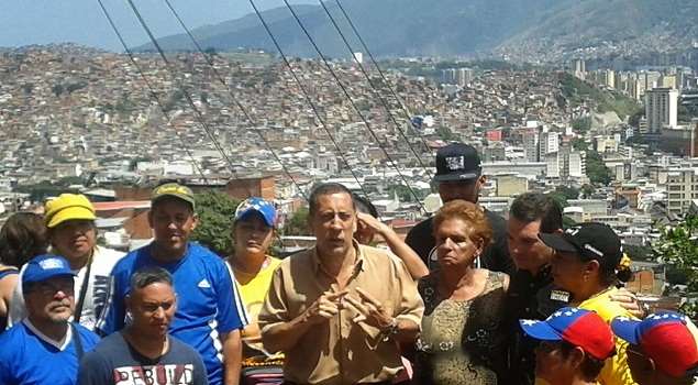 DiarioTalCual's tweet photo. CAMBIO TOTAL El rojo-rojito se destiñó en Caracas https://t.co/AU4vl6F4ZX https://t.co/iOLlLoyeJ0