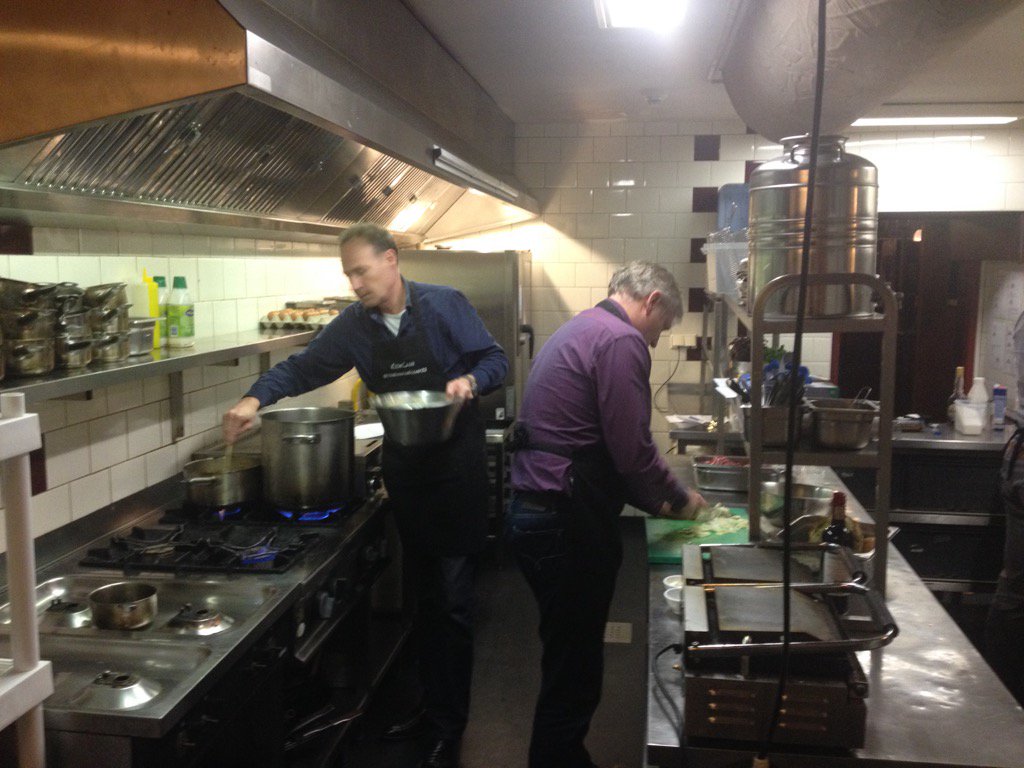 WichardHendriks's tweet photo. #Finovion franchiseraad leert koken in #Amersfoort https://t.co/rWV2aomXjD