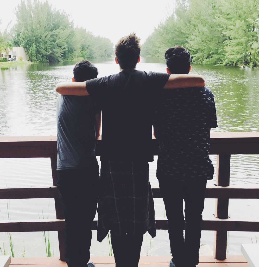 JohannVera1's tweet photo. Como los voy a extrañar... #LastEpisode FOR LIFE !!! 🎤🎊💙 Nos vemos a las 7:30 en mi YOUNOW !!! https://t.co/9eRZR9XN8M