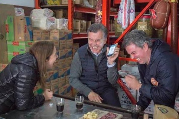 DigasVos's tweet photo. -Hola Cris, Vas al traspaso?

 #lunesintratable https://t.co/3YuFGgMrWS