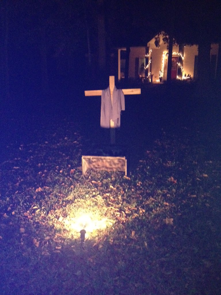 ARSearchWizard's tweet photo. As you enjoy this Christmas season remember it's not just about a baby in a manger but also a Savior on a cross. https://t.co/gk06ZRJLk8