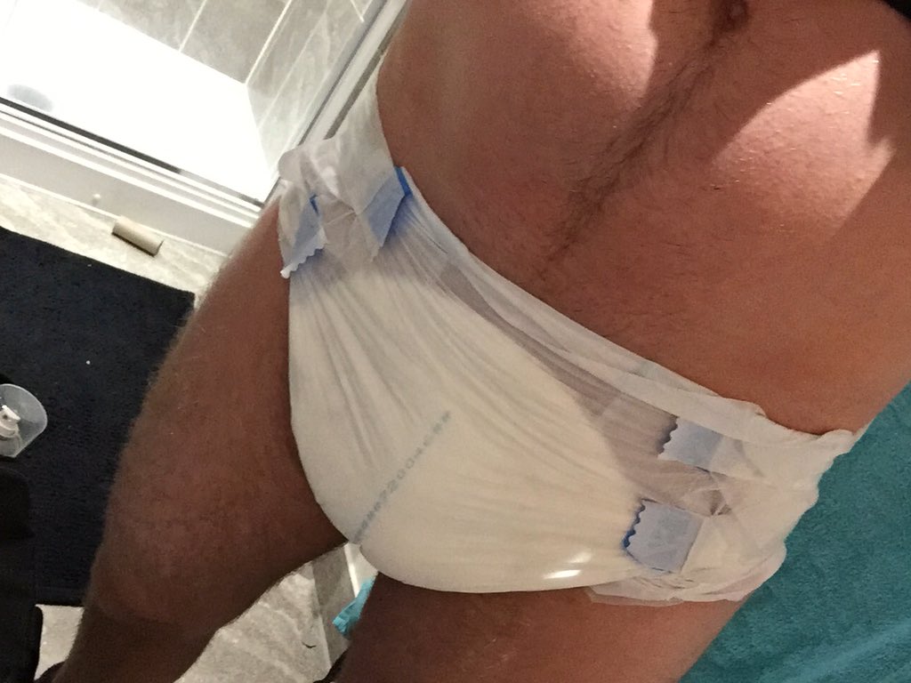 bedwetDL's tweet photo. #@bedwetDL is ready for bed all dry, let's see if I'm dry in the morning #DryOrWet #ABDL #bedwetter #backindiapers X https://t.co/tBVfwJNexY