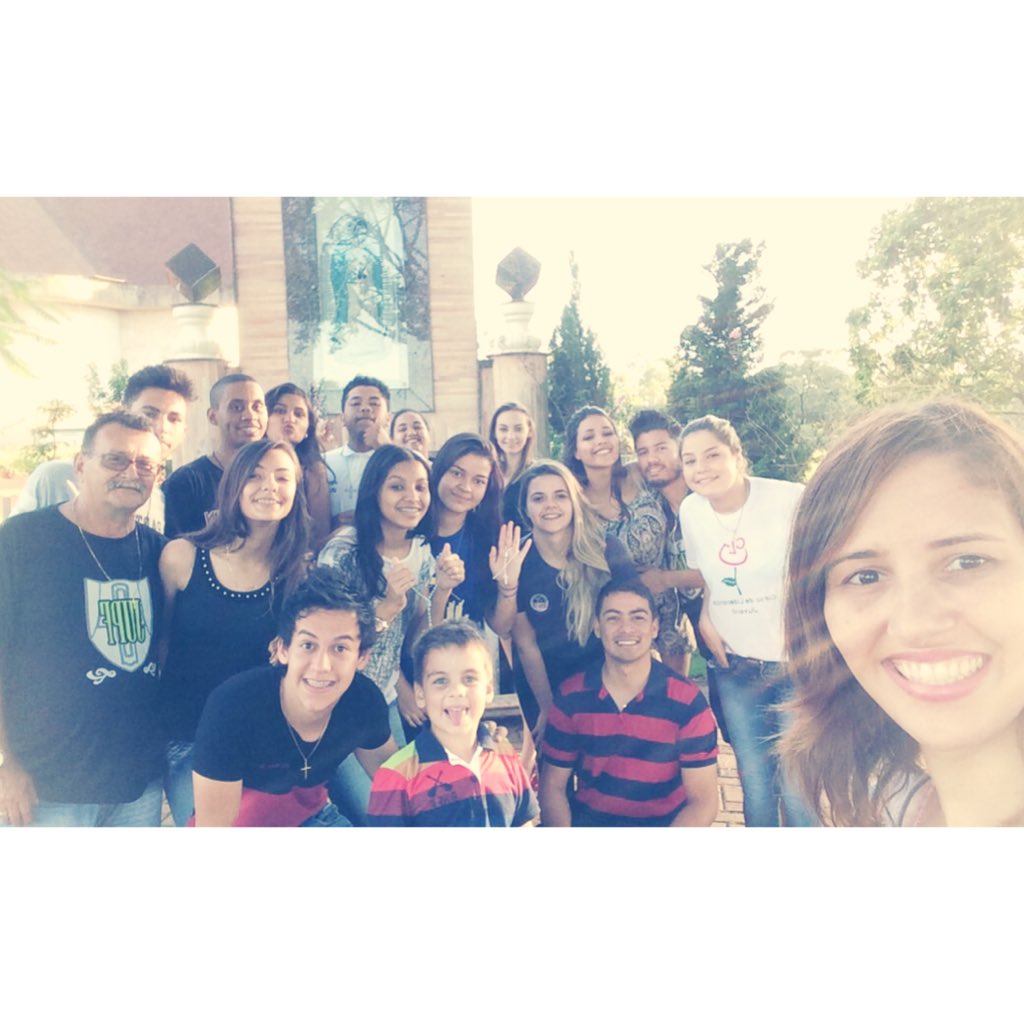 almiirosouza's tweet photo. Primeiro contato dele na oração do Terço e com a galera do JUPF em peso ❤️❤️❤️ #JUPF #AFILHADO #GANHOU #PRESENTE https://t.co/kh5cW6290P