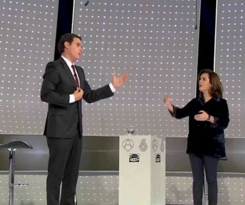 Serjfield's tweet photo. –¿Quién es?
–Soy yo.
–¿Qué vienes a buscar?
–A ti.

#7DElDebateDecisivo https://t.co/ccX7p561P3