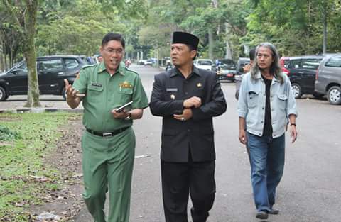 Bpk Bupati Meninjau Penataan Taman Uncal dan Trotoar Taman 07122015 #salamsabilulungan <a href="/Kang_DN1/">Dadang M Naser</a>  <a href="/InfoBdgKab/">Info Kab. Bandung</a>