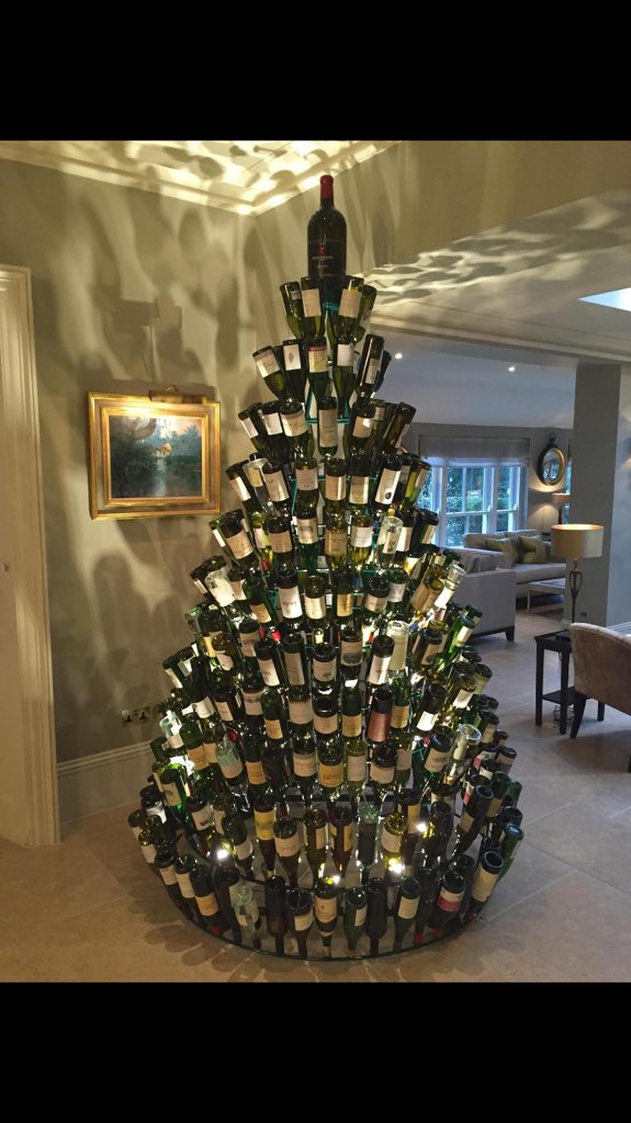sassyyredd's tweet photo. Le genre de sapin de Noël que maman aimerait...@robertdistaulo https://t.co/LVBovCQqnp