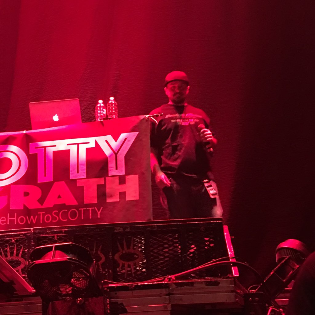BuckoMN's tweet photo. Scotty is singing to me #teachmehowtoscotty #ripmotleycrue #siouxfalls https://t.co/QdgntDEqoL