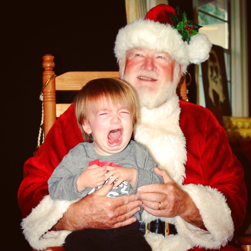 tuckasmomma's tweet photo. @TheEllenShow #badsantaphoto https://t.co/guHBC4wCBh