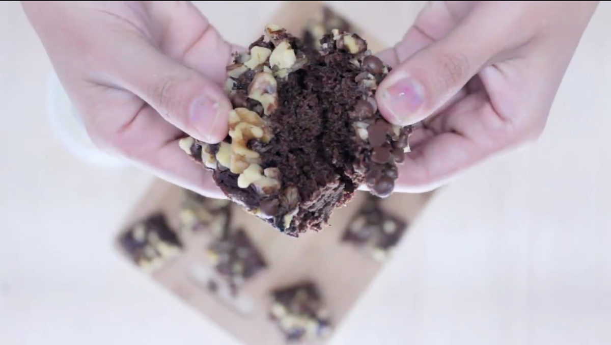 Kaarufood's tweet photo. Brownies con Yogurt Griego de #Kaaru, delicioso para arrancar esta # navidad, la receta aquí https://t.co/Gg2xBuY20x https://t.co/p96z1PVU7x
