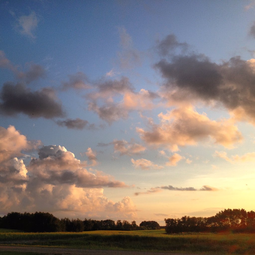 SehnSheldon's tweet photo. From #land of #living sky across from #homestead, beautiful, inspiring https://t.co/ItLTa8rjcu