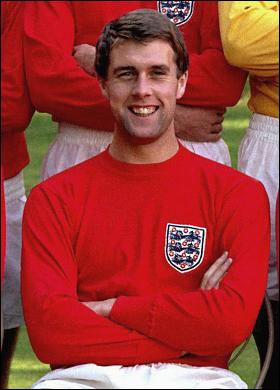 Happy birthday to Geoff Hurst who today celebrates 74 years.Hurst have scored a hat-trick in a World Cup Final 