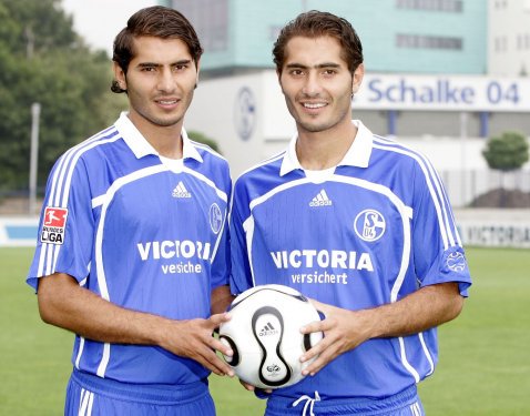 Happy Birthday.. Halil ALTINTOP & Hamit ALTINTOP
8 Desember 1982 