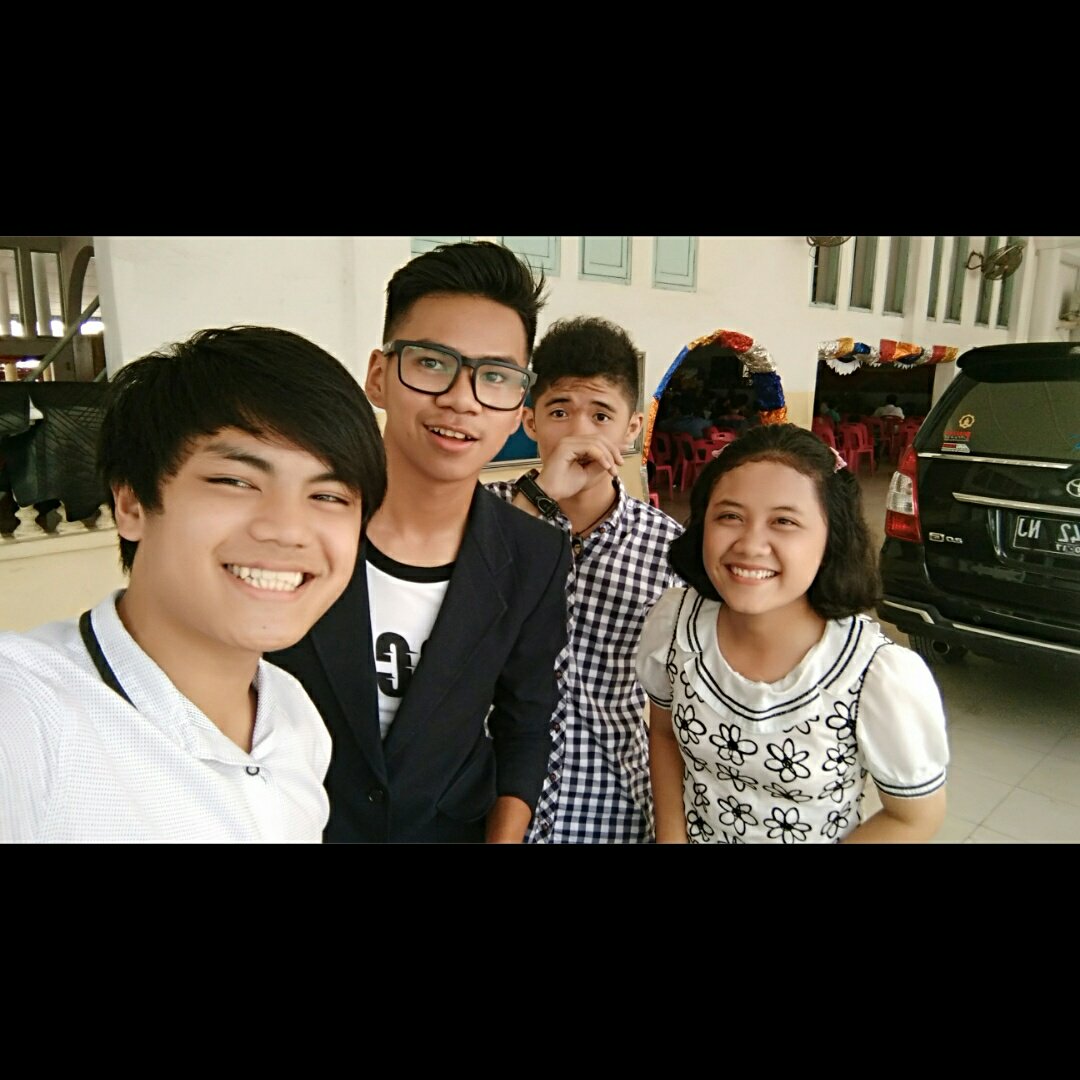 Layak nya "Band" :v coegg dahh.. :v