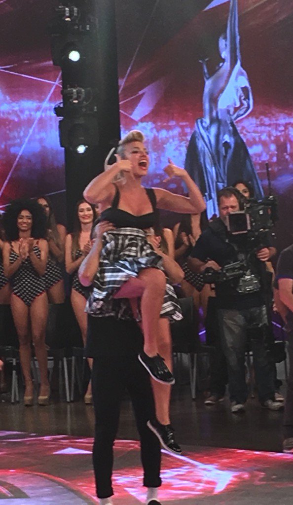 AngeldebritoOk's tweet photo. Ahora sí @ailen_bechara es la más popular y tiene ticket para la final https://t.co/BSil34ItOp