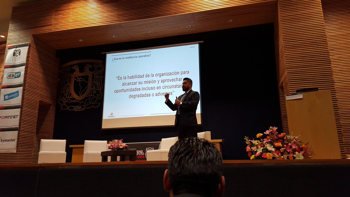 jc_vazquez's tweet image. @monkeychief, #CISO de @Pemex explica el concepto de Resiliencia durante el #CSC15 del @unamcert #infosec #YoLoViví