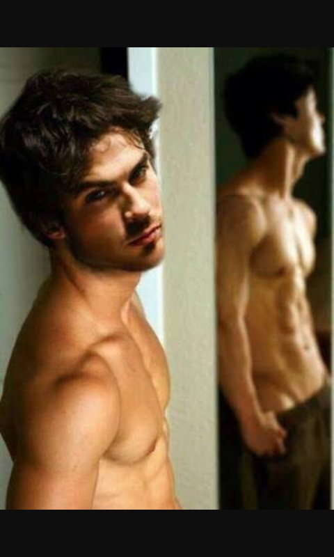 Hj é aniversário do cara mais gostoso do mundo tb conhecido por Ian Somerhalder 
Happy Birthday Ian From Brazil 
