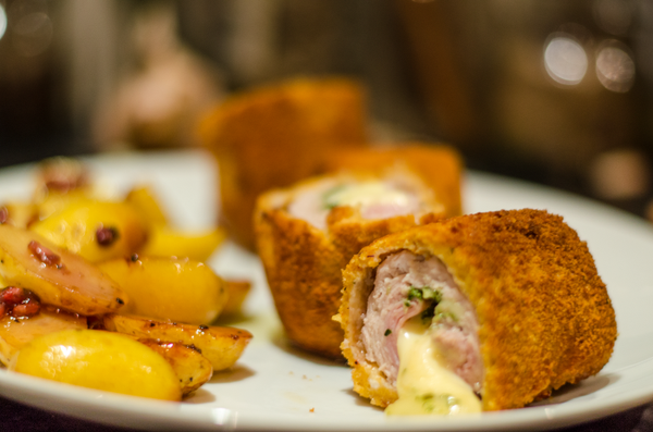 DirtyCooking's tweet photo. Treat yourself this evening -Cordon Bleu! #recipe: https://t.co/J1me8qNMdl #mondaymotivation #foodie #recipeoftheda… https://t.co/CgbvrzPkDI