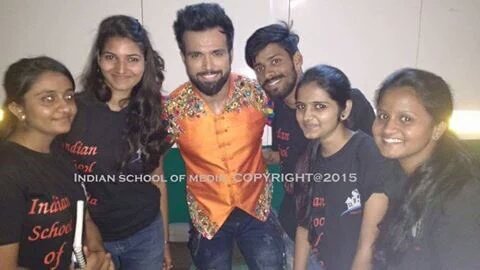 Rithvik_FanClub's tweet photo. Rithvik Dhanjani with the crew of Indian School Of Media backstage at ITA. https://t.co/kGkovkFUJE