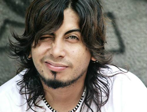 GranadaEnMano's tweet photo. Hoy es el cumple de nuestro querido vocalista #Gaby ¡Feliz cumple y que sea rock!!! Saluuud locura!!! https://t.co/LinA2fSVlv