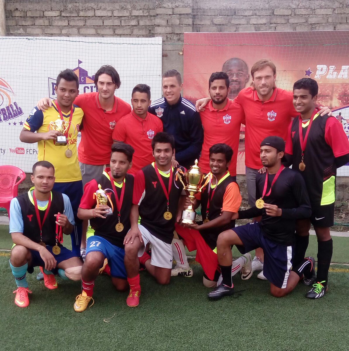 FCPuneCity's tweet photo. Team #Homeward winners of #ForcesOfFootball in the corporate category! @FCPuneCity @OrangeArmyFCPC
#KarPunekar https://t.co/ZmZvDkzdrq
