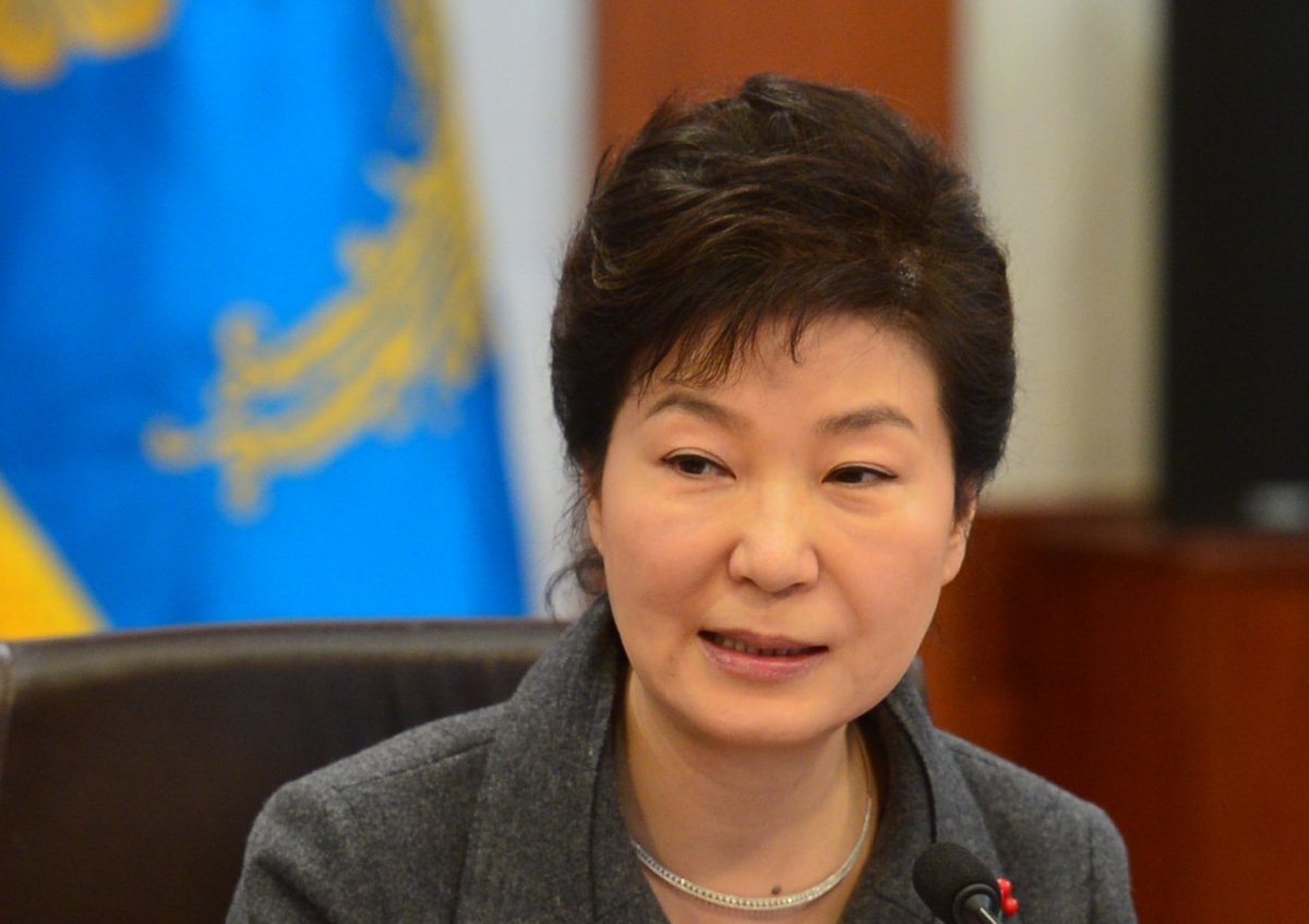 "국회가 명분과 이념의 프레임에 갇힌 채 기득권 집단의 대리인이 됐다". 박 대통령은 오늘 국무회의에서 "국회가 노동개혁 입법을 무산시킨다면 국민의 열망은 분노가 돼 돌아올 것"이라고 말했습니다. #정치부회의