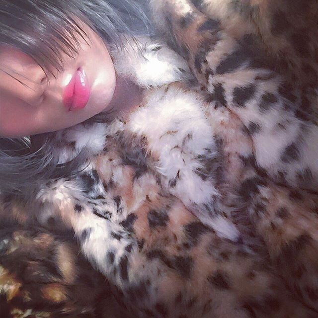 momo6722's tweet photo. 一目惚れした🐰furの🐆コート🌿🌿
大活躍の予感♥💋💋
#lagunamoon https://t.co/gPBnajFiP0 https://t.co/2NNKXwHOhB