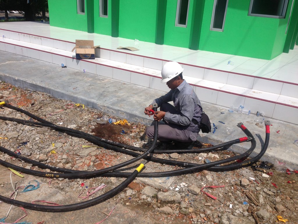 PLN_Grogot's tweet photo. kondisi mesin emergency masih dalam proses perakitan @Seputar_Paser @POLRES_PASER @Kaltim123 @joskafm https://t.co/nGHU0U672a